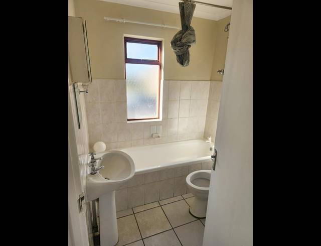 2 BEDROOM PROPERTY TO RENT IN GULDENLAND